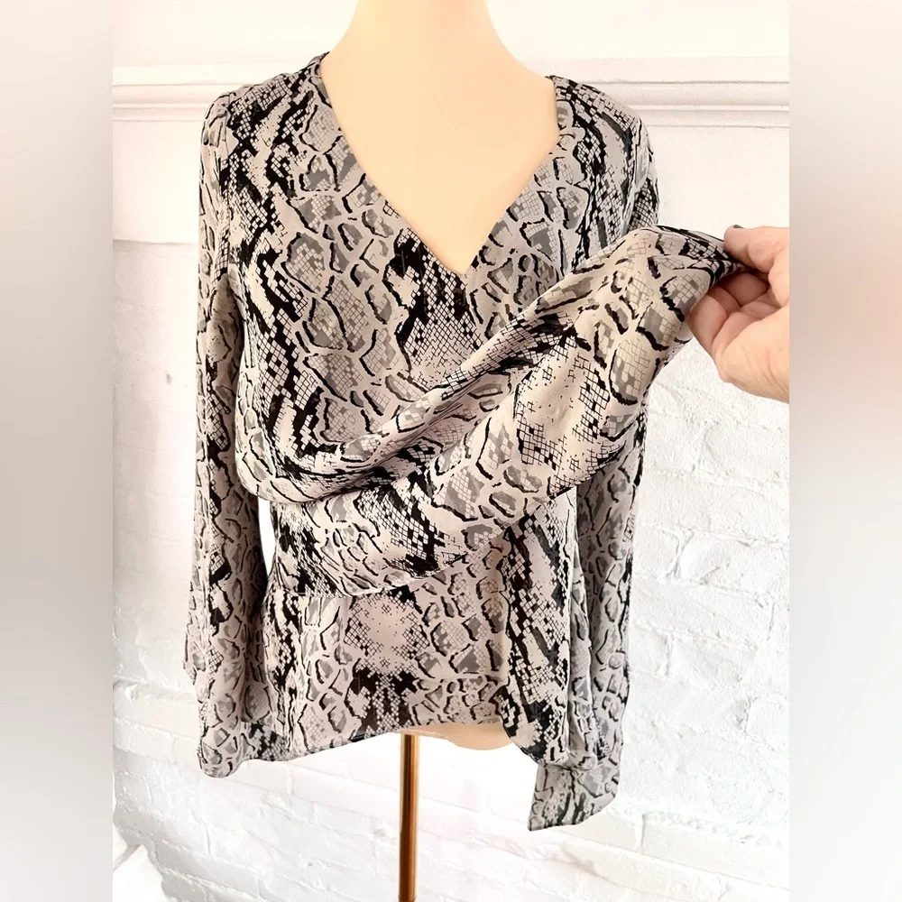 Parker Rita Snakenet Silk Blouse Greige Black Python Snake Print Bell Sleeve - Picture 13 of 14